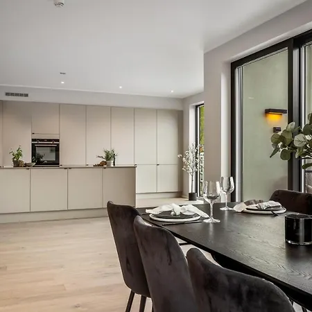아파트 Pent House In *